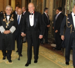 Don Juan Carlos junto al presidente del Tribunal Supremo y del Consejo General del Poder Judicial, Gonzalo Moliner